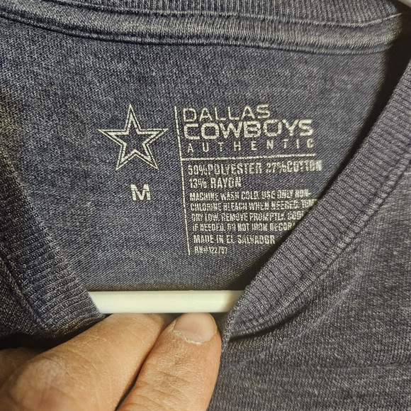 Men's Dallas Cowboys Tee Faded logo imagery - Picture 5 of 6